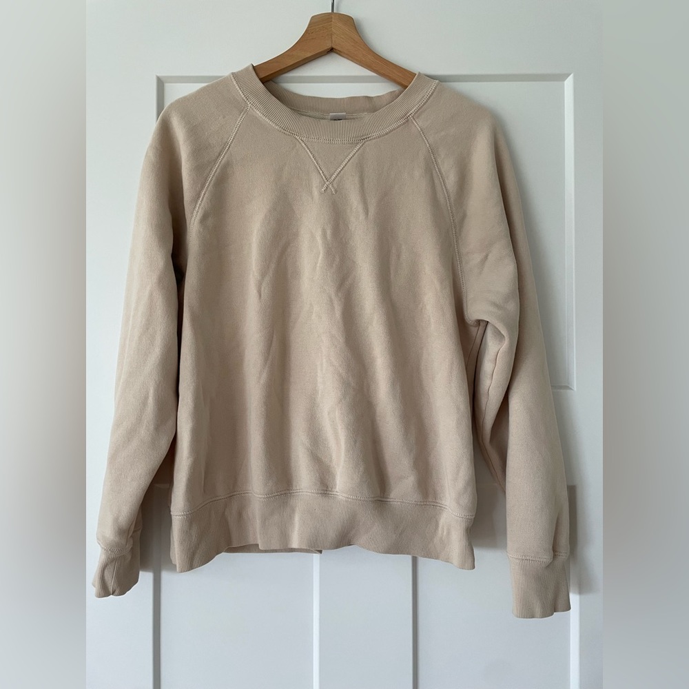 Beige Old Navy sweatshirt size M.
